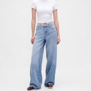 GAP Women's Light Wash Boyfriend Mid-Rise Jeans